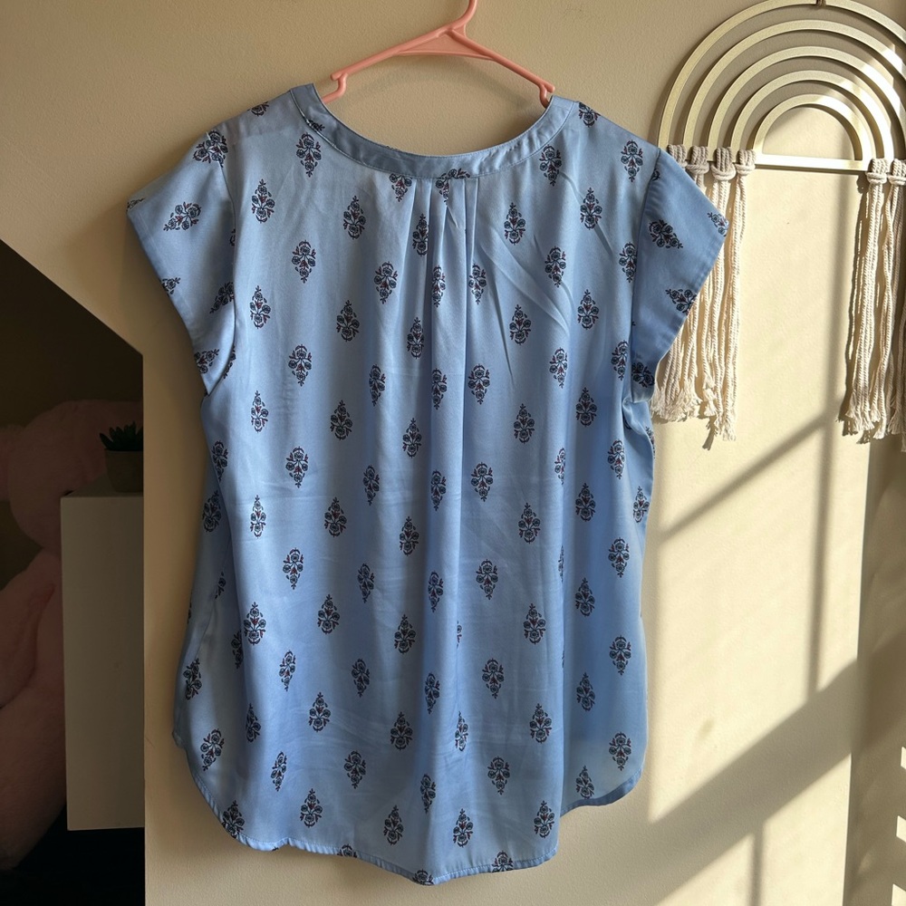 Liz Claiborne Blue Floral Women's Top - Picture 6 of 6